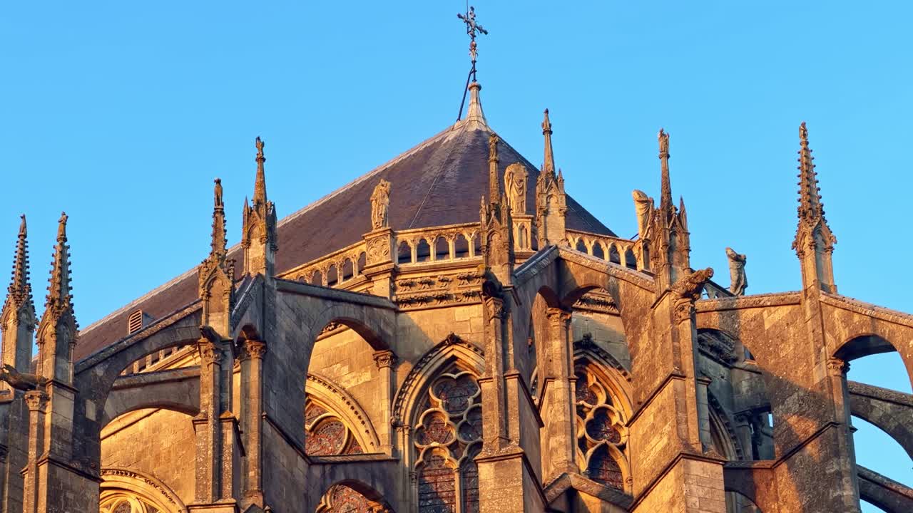 Detalhes Góticos da Catedral de Saint-Julien Iluminados Pela Luz do Pôr do Sol da Hora Dourada em Le Mans, França