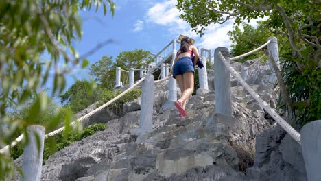 Woman-climbing-up-on-the-mountain-Hiking-up-to-the-peak,-Mu-Koh-Angthong-Thailand