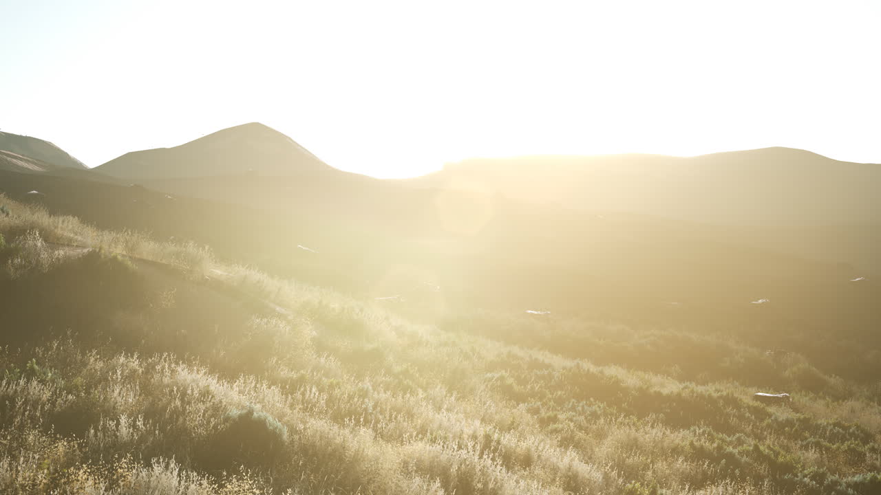 계곡  ⁇  위에 해가 지는 것