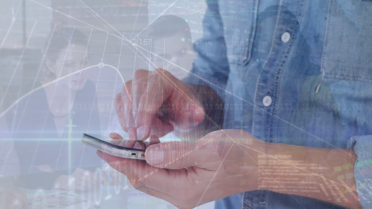 animación del procesamiento de datos financieros sobre personas que usan teléfonos inteligentes y terminales de pago