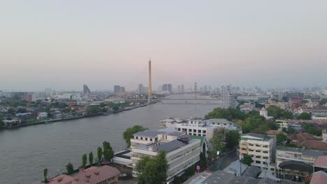 Imágenes-De-Drones-Tailandeses-De-Las-Concurridas-Carreteras-De-Bangkok-Y-El-Hermoso-Horizonte