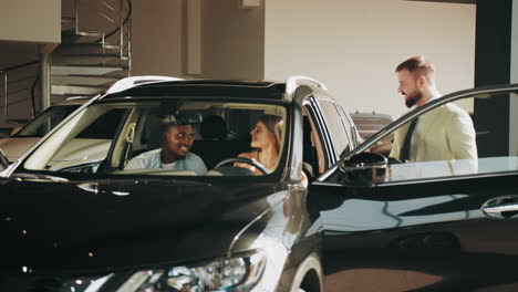 visita al concesionario de automóviles