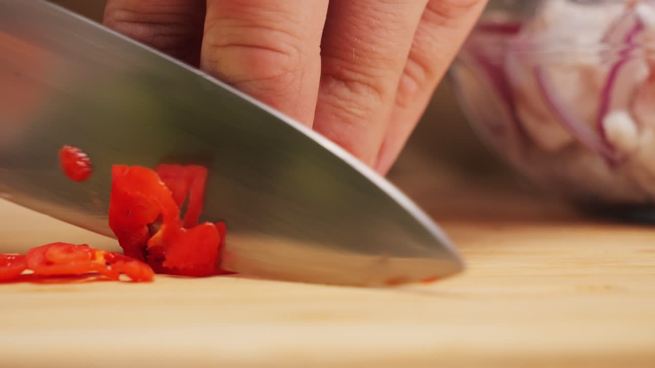 cortar los pimientos rojos