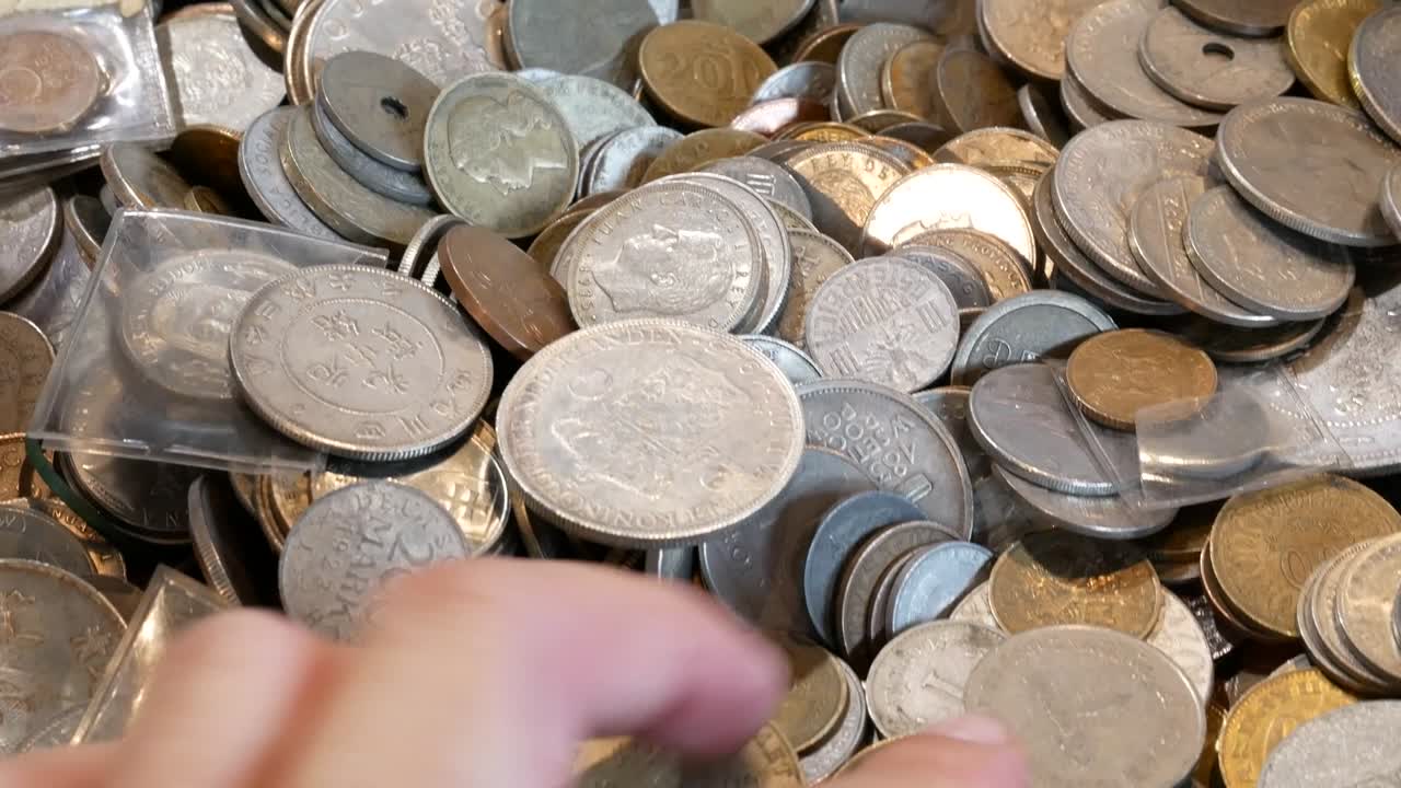 diferentes monedas de todo el mundo