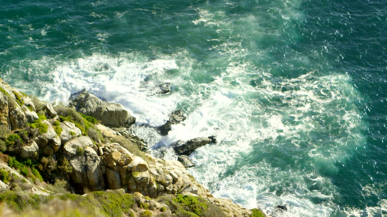 mar en un día soleado 4k