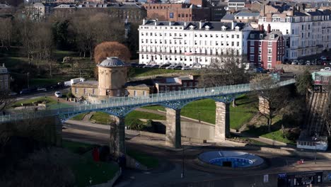 imágenes aéreas del puente de scarborough spa en invierno