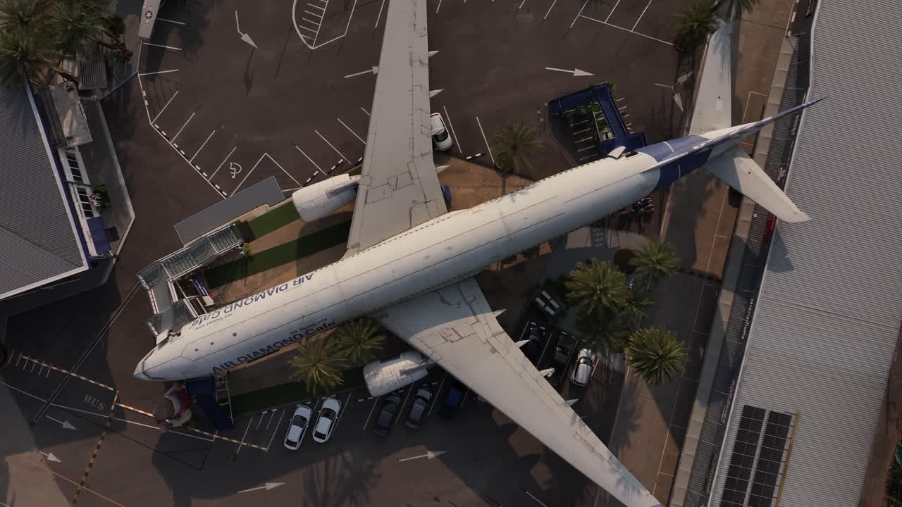 Prospettiva aerea panoramica dell'Airplane Hotel a Chiang Mai, Thailandia.