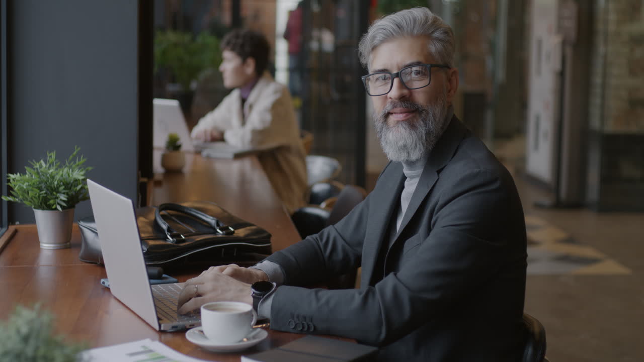 Businessman working in a cafe
