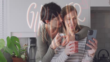 animación de texto de girl power sobre una pareja de mujeres caucásicas usando un teléfono inteligente.