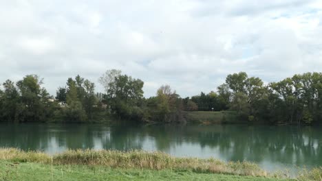 Vista-Mirando-Hacia-El-Río-Ardeche-En-Francia