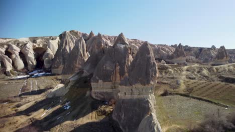 Feenkamine-In-Kappadokien,-Türkei:-Durch-Erosion-Entstandene-Geologische-Säulenfelsformationen