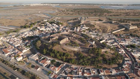 Luftdrohnenaufnahme-Der-Burg-Castro-Marim-Im-Süden-Portugals