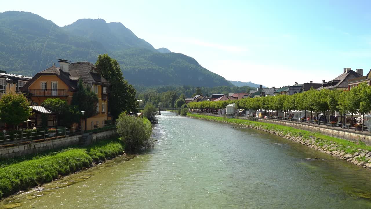 아름다운 강 트라운을 가진 스파 도시 bad ischl