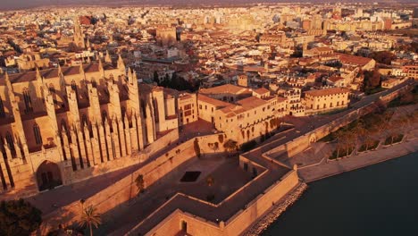 Imágenes-Aéreas-De-La-Isla-Más-Grande-De-Las-Islas-Baleares,-Mallorca.