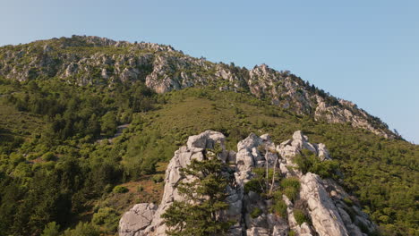 una gran montaña en chipre