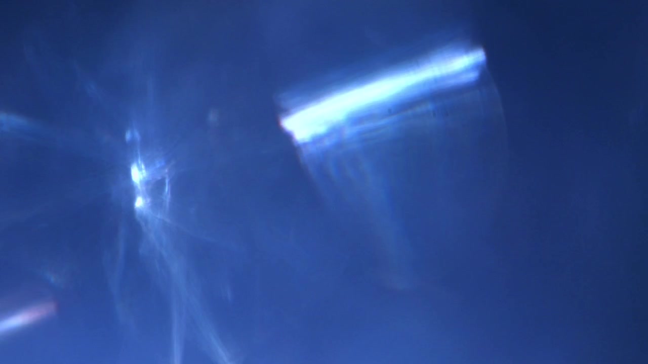 Fughe di luce blu astratte e riverberi dell'obiettivo