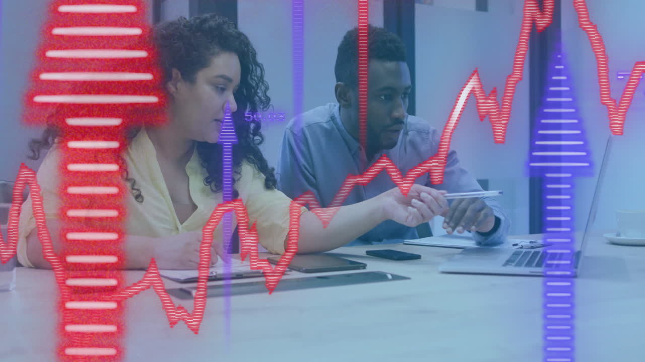 analisando dados financeiros, colegas de negócios com animação de gráficos do mercado de ações sobre eles