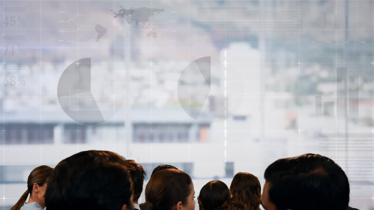 다양한 그래프와 데이터의 애니메이션이 사업가들을 가로지르고 있습니다.