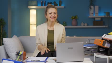 home office worker woman makes a trust sign to the camera.