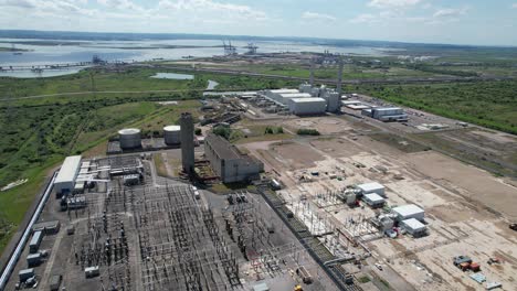 Grain-Chp-Power-Station-Kent-Uk-Schornsteinsturm-Beschädigte-Drohnenluftaufnahme