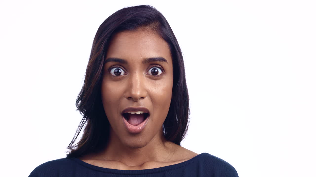 wow, noticias y cara de mujer con sorpresa