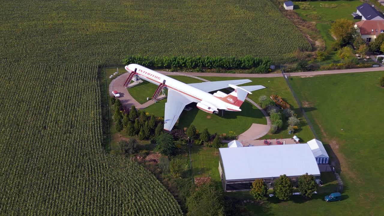 위에서 보는 놀라운 비행 iljuschin 지상에 항공기