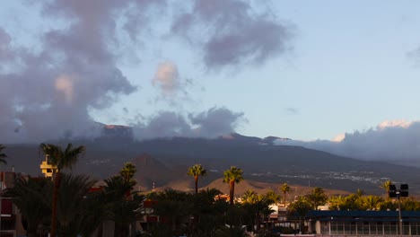 Zeitraffer-Der-Wolken,-Die-Sich-über-Die-Berge-Von-El-Teide-Bewegen