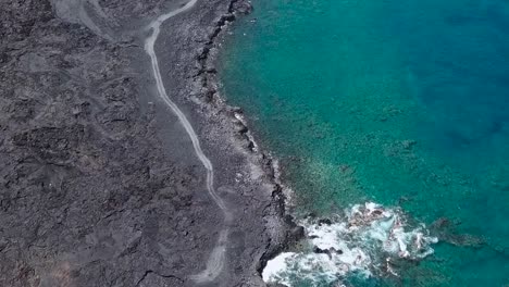 Zángano-Aéreo-Playa-Olas-Hawaii-Aéreo-Pan-Hacia-Abajo