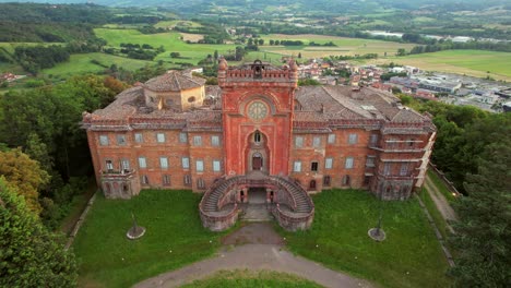 Vídeo-Aéreo-Del-Castillo-Abandonado-De-Sammezzano-En-Leccio,-Toscana,-Italia