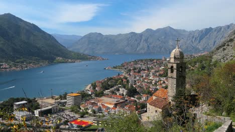 bahía y ciudad de kotor, iglesia de nuestra señora del remedio, filmación de revelación cinematográfica, montenegro