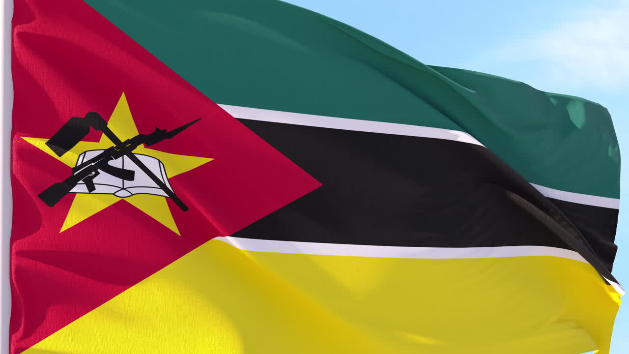 Bandiera nazionale del Mozambico che sventola contro un cielo blu