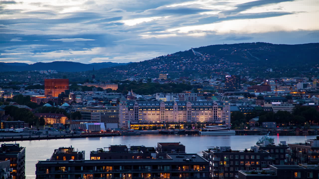 oslo, noruega paisaje de la ciudad timelapse puesta de sol