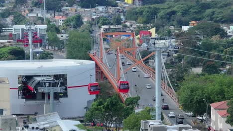 Cable-Cars-At-Santiago-Cable-Car-Station-With-Puente-Hermanos-Patiño-In-Santiago-de-los-Caballeros,-Dominican-Republic