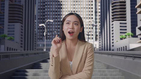 도시 풍경에 있는 사업가