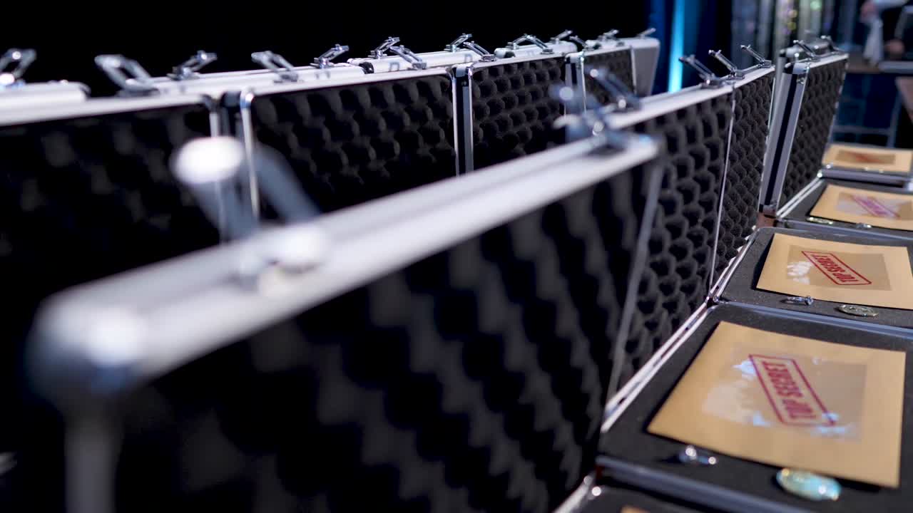 un maletín con material de alto secreto