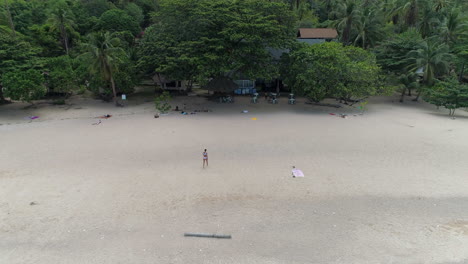 Thai-Beach-Stroll-with-Girl