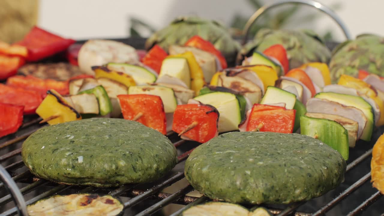Brochetas de Verduras a la Parrilla y Hamburguesas de Espinacas