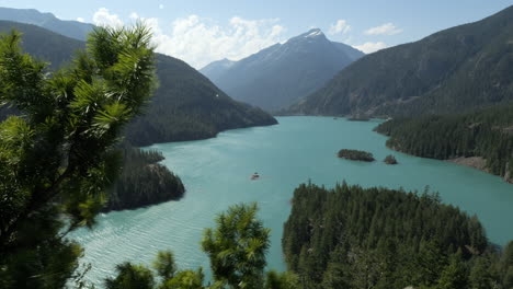 Día-Ventoso-En-El-Lago-Diablo-En-La-Cordillera-De-Las-Cascadas-Del-Norte