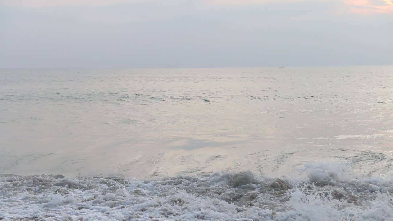 закат на пляже в порту