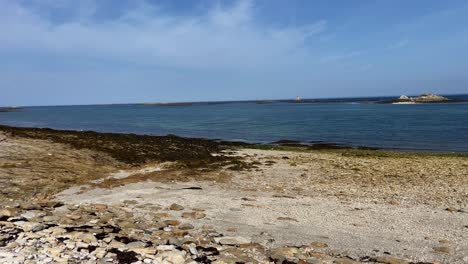 View-on-little-islands-of-Ile-Saint-Nicolas-close-to-the-city-concarneau-in-France