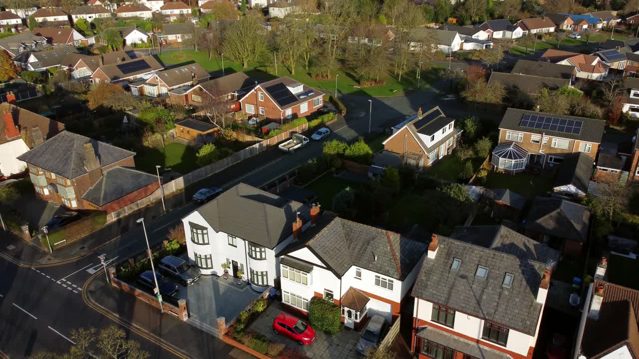 vista aérea bienes raíces caros de la clase media británica en el barrio rural suburbano de farnworth