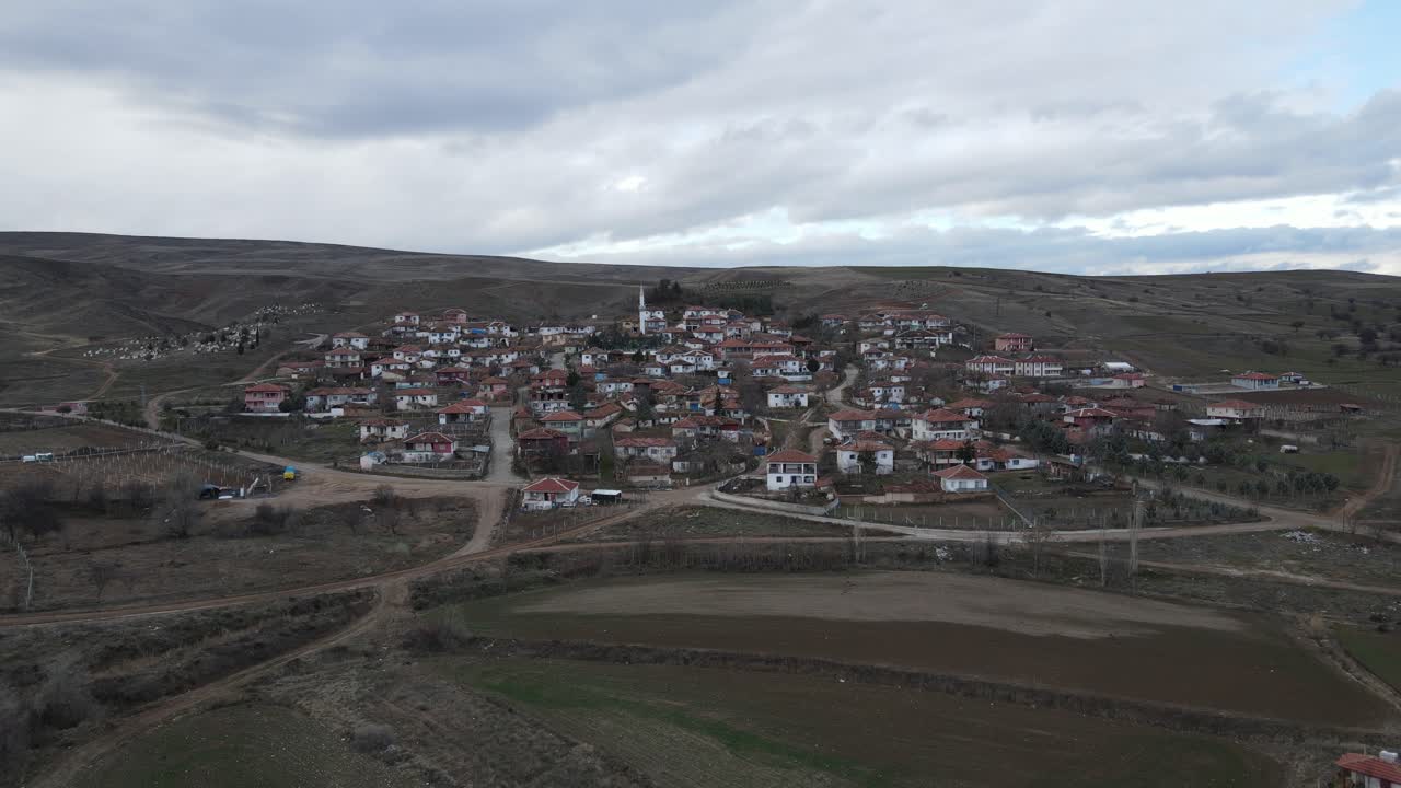 pueblo en la ladera