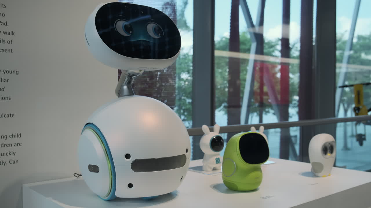 varios robots en exhibición