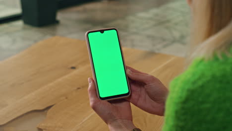 Woman-hands-hold-chromakey-phone-in-office-closeup.-Unknown-lady-reading-news