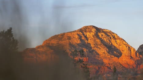 puesta de sol sobre las montañas de sedona
