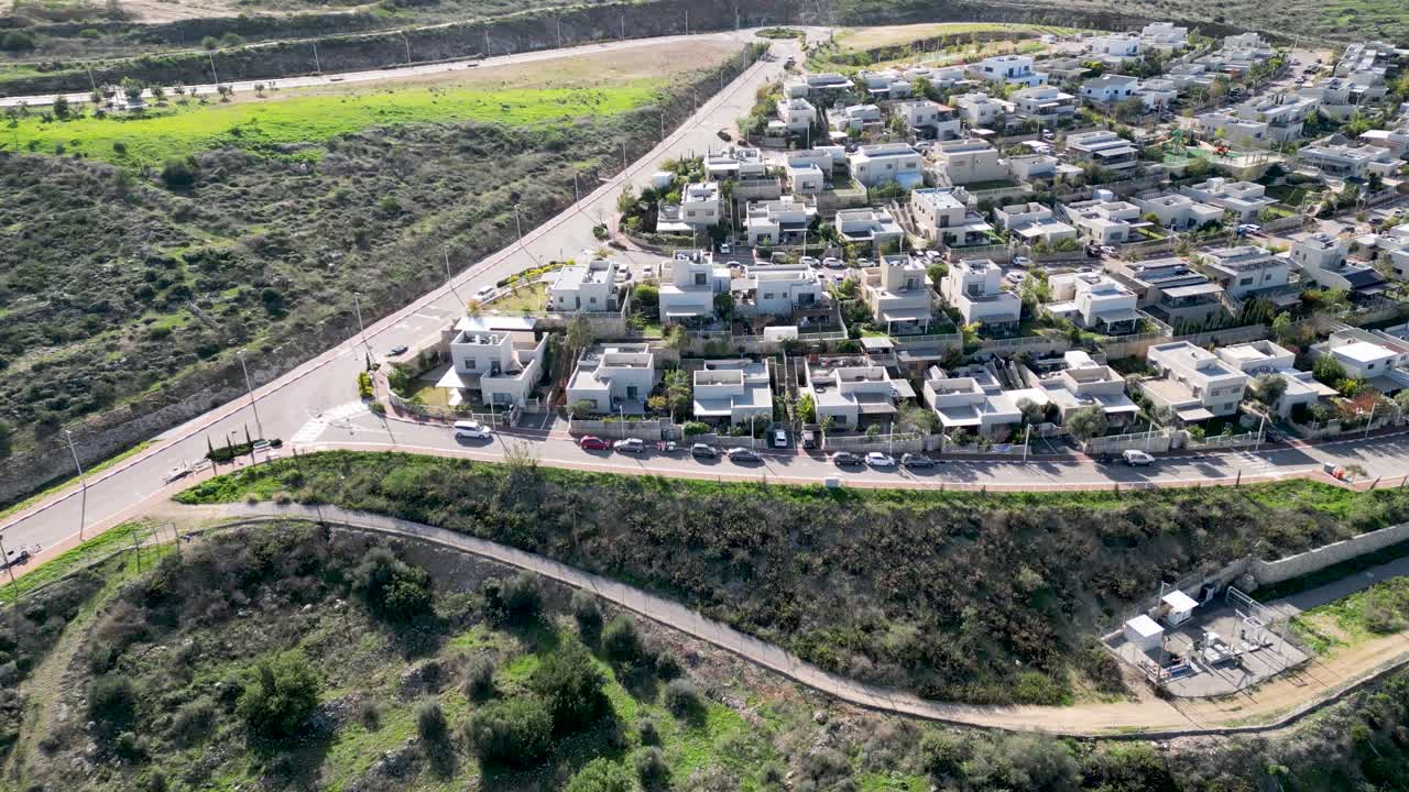고립 된 파노라마 아름다운 공중 드론 4k 비디오 sal'it 이스라엘 정착촌 - 이스라엘