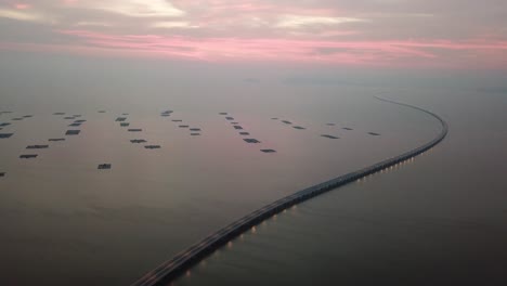 Crepúsculo-En-La-Curva-Del-Segundo-Puente-De-Penang.