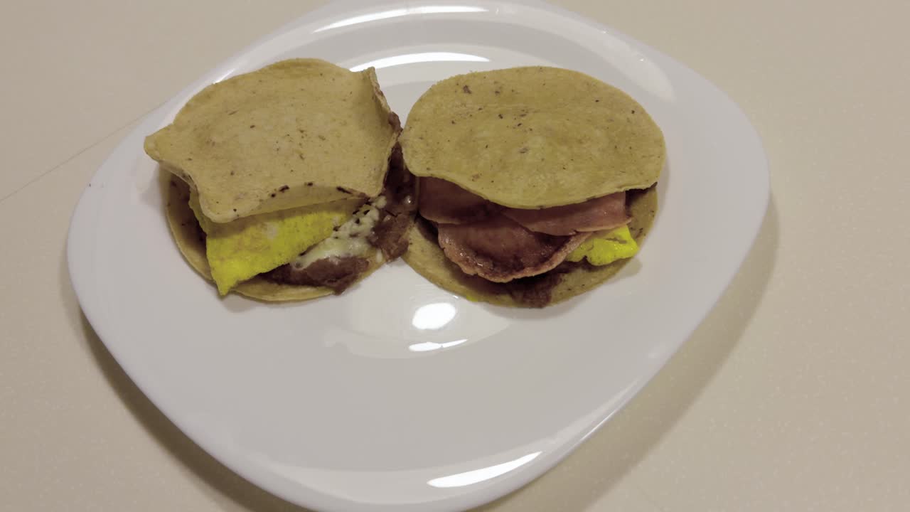 un alimento local hondureño llamado burritas