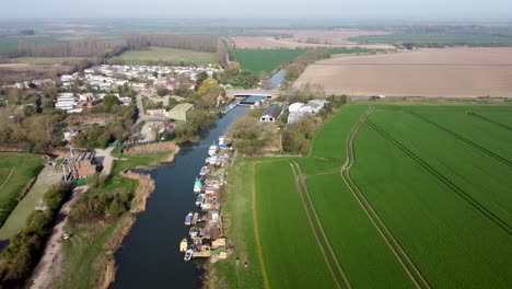 Toma-Aérea-De-Drones-Del-Río-Stour-En-Kent,-Sureste-De-Inglaterra