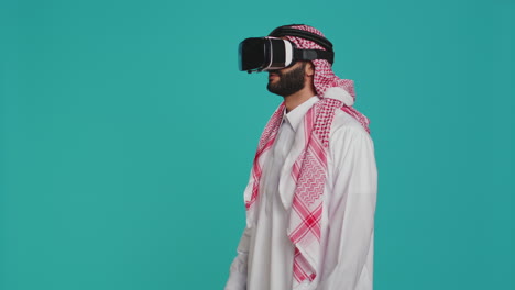 Middle-eastern-guy-using-vr-glasses